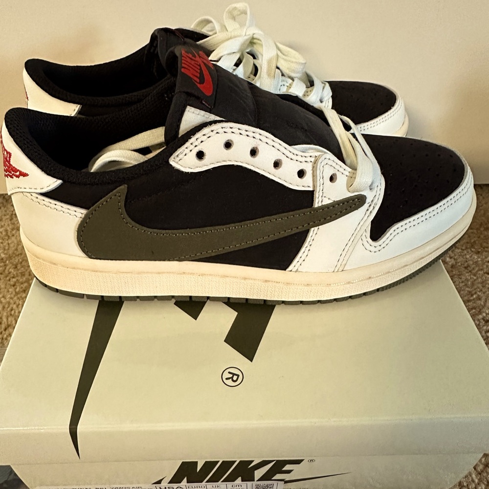 Women’s Air Jordan 1 Low Travis Scott size 5.5